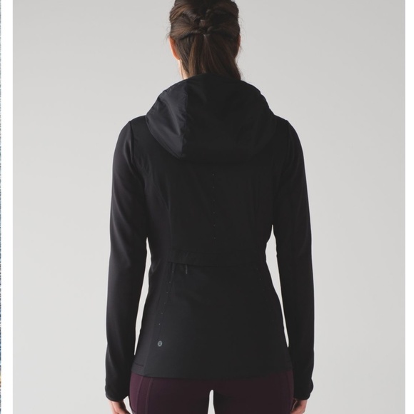 Lululemon Run for Cold Pullover in Black - Picture 1 of 16